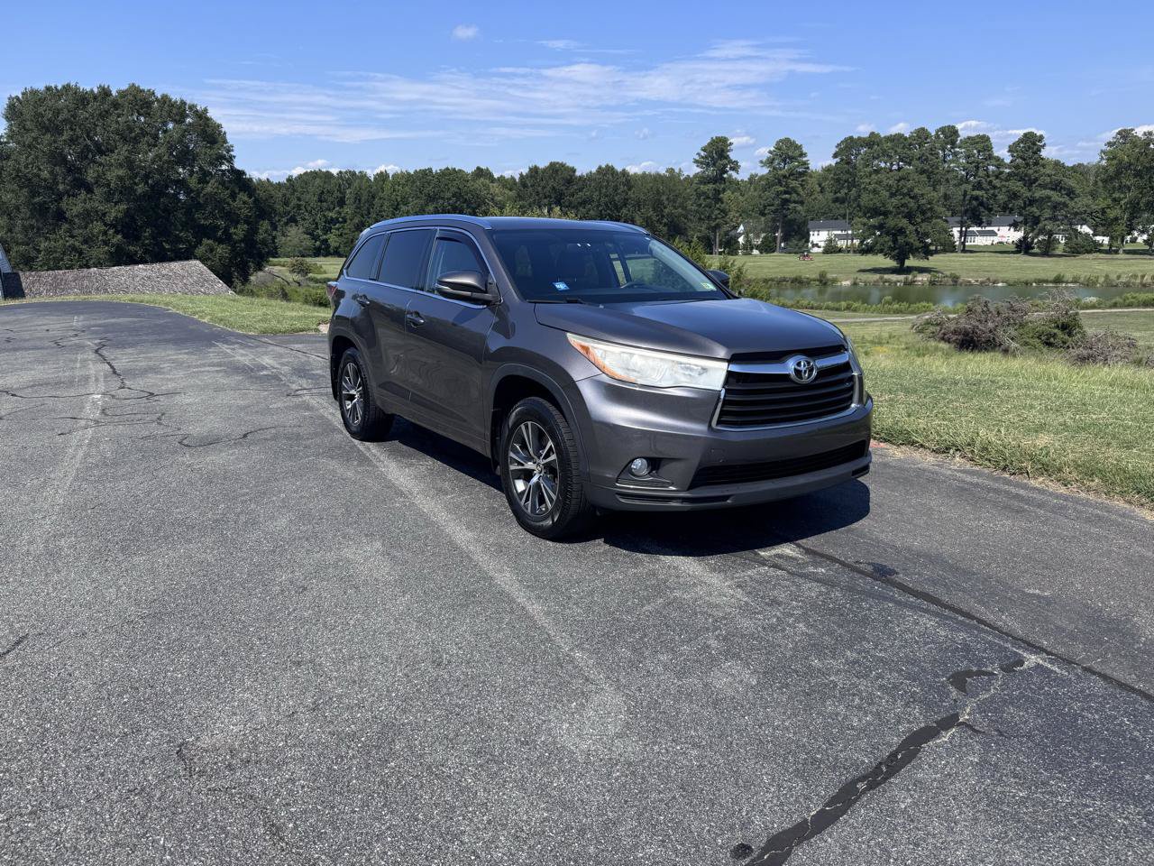 Used 2016 Toyota Highlander XLE AWD/4WD image 12