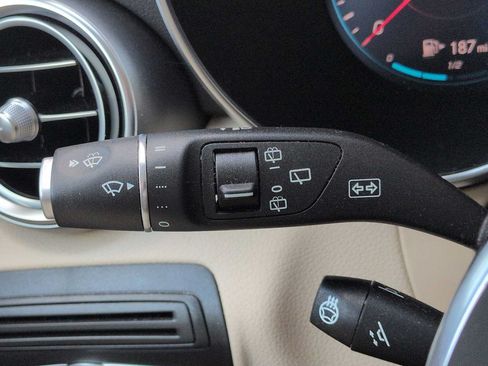 Used 2021 Mercedes-Benz GLC 300 4MATIC image 29
