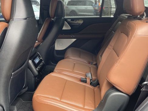 Used 2022 Lincoln Aviator Reserve w/ Equipment Group 201A AWD/4WD image 11