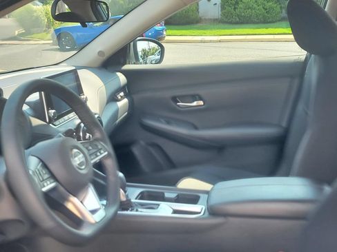 Used 2022 Nissan Sentra SV w/ Lighting Package FWD image 13