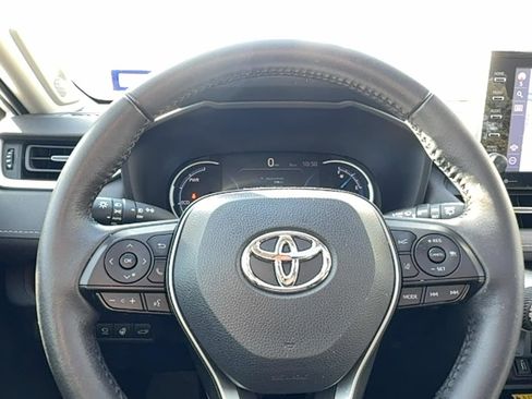 Used 2022 Toyota RAV4 Limited image 18