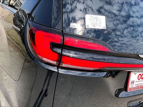 New 2026 Chrysler Pacifica Pinnacle image 15