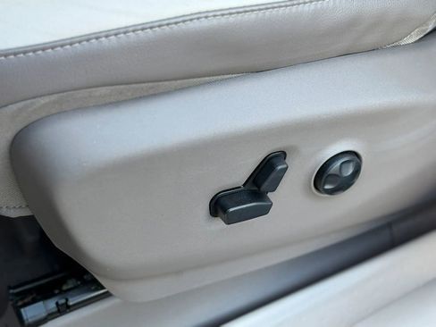 Used 2017 Chrysler Pacifica Touring-L Plus image 37