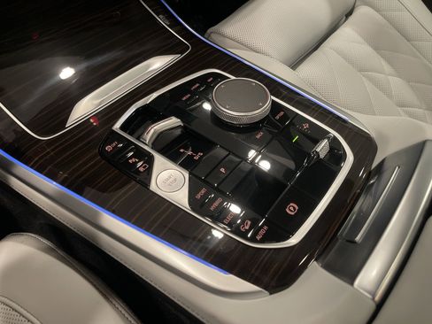 Used 2025 BMW X5 xDrive50e w/ Premium Package image 18