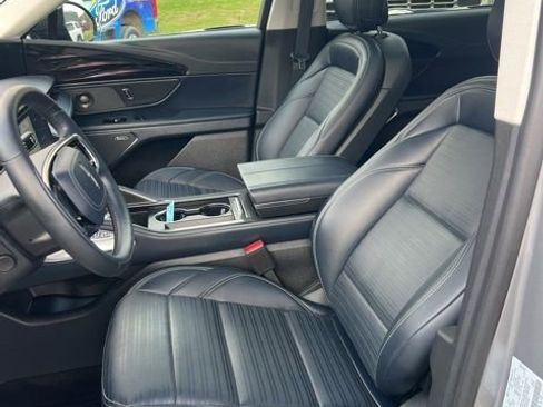 Used 2025 Lincoln Nautilus Reserve AWD/4WD image 27