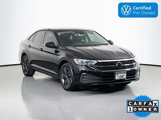 Certified 2022 Volkswagen Jetta SE w/ Panoramic Sunroof Package 360° Tour