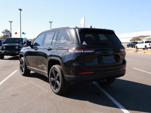 New 2025 Jeep Grand Cherokee Limited w/ Black Appearance Package AWD/4WD image 8