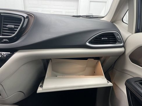 Used 2019 Chrysler Pacifica Touring-L Plus w/ Tire & Wheel Group image 42