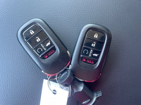 Used 2025 Honda Pilot EX-L image 29