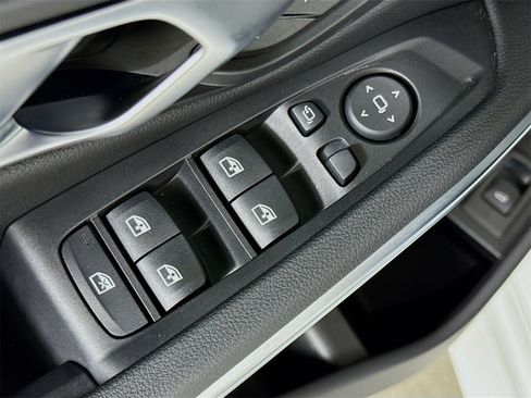 Used 2025 BMW 330i Sedan w/ Premium Package image 18