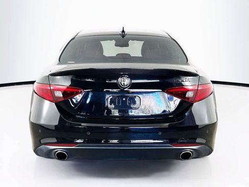 Used 2018 Alfa Romeo Giulia image 5