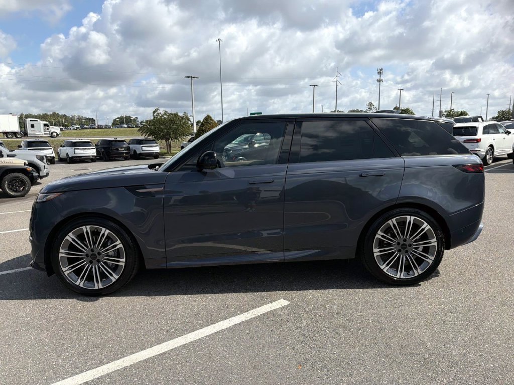 New 2026 Land Rover Range Rover Sport Dynamic SE AWD/4WD image 2