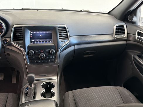 Used 2018 Jeep Grand Cherokee Laredo AWD/4WD image 28