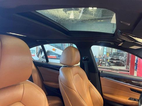 Used 2018 BMW 530i xDrive w/ Premium Package image 10