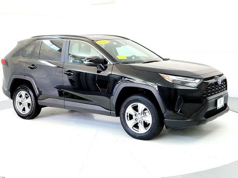 Used 2025 Toyota RAV4 XLE AWD/4WD image 7