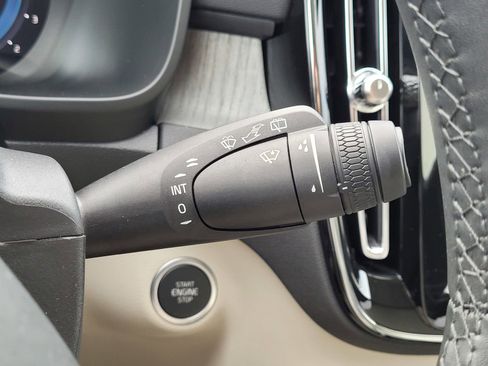 Certified 2024 Volvo XC40 B5 Ultimate image 21