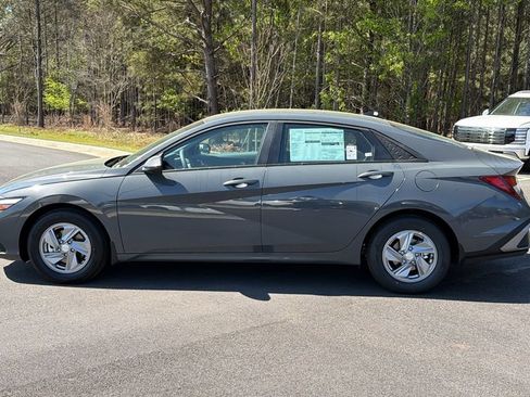 New 2026 Hyundai Elantra SE FWD image 9