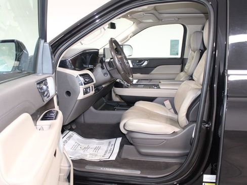 Used 2023 Lincoln Navigator Reserve image 24