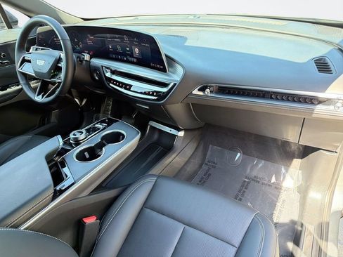 Certified 2024 Cadillac Lyriq Sport RWD image 33