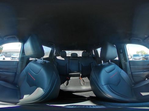 Used 2025 Jeep Compass Trailhawk image 40