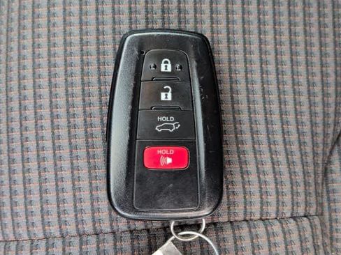 Used 2023 Toyota Highlander LE FWD image 35