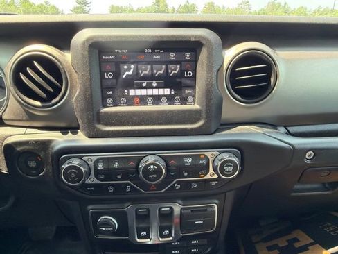 Used 2020 Jeep Wrangler Sport AWD/4WD image 19