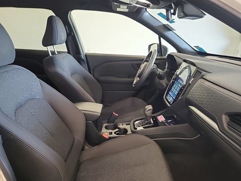 Used 2025 Subaru Forester Premium AWD/4WD image 3