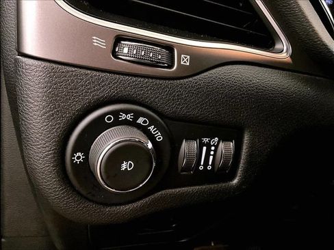 Used 2020 Jeep Cherokee Latitude Plus w/ Cold Weather Group AWD/4WD image 30
