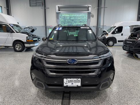 Used 2025 Subaru Forester Limited AWD/4WD image 2
