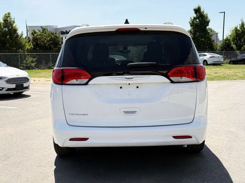 Used 2021 Chrysler Voyager Lxi FWD image 10