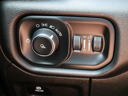 Used 2019 RAM 1500 Tradesman AWD/4WD image 26