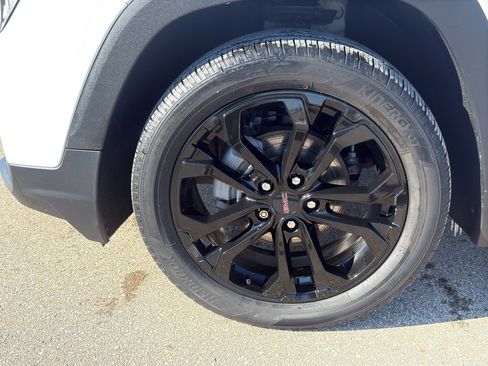 Certified 2022 GMC Terrain SLT w/ Tech Package AWD/4WD image 8