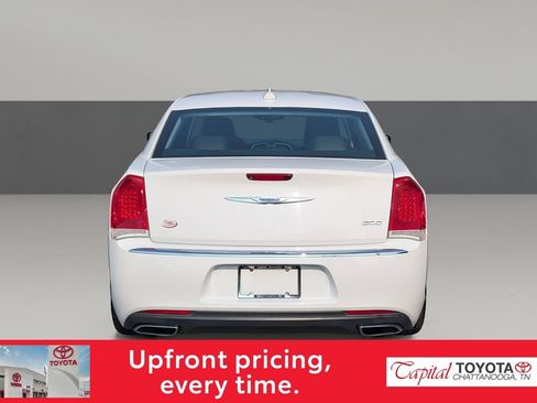 Used 2018 Chrysler 300 Touring L RWD image 6