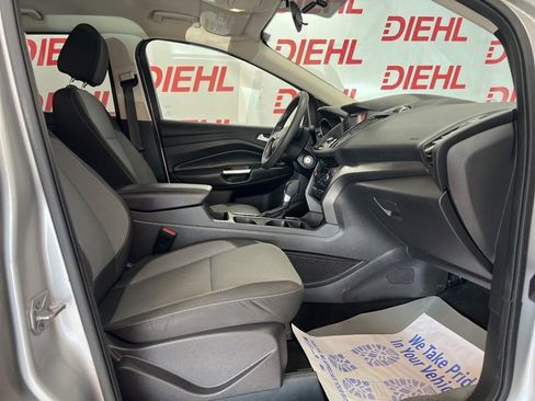 Used 2017 Ford Escape SE w/ Equipment Group 201A FWD image 12