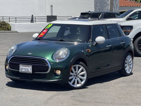 Used 2019 MINI Cooper 4-Door Hardtop FWD image 1