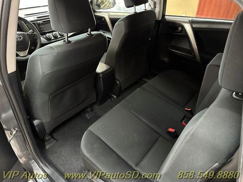 Used 2018 Toyota RAV4 LE image 8