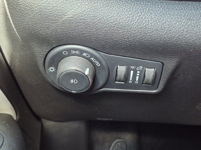 Used 2025 Jeep Compass Limited AWD/4WD image 10