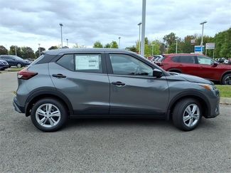 New 2025 Nissan Kicks Play S video 2