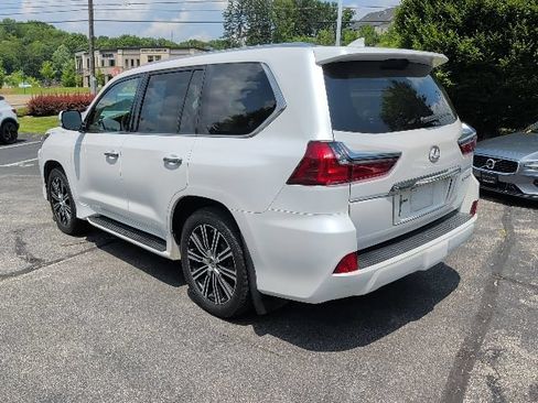 Used 2021 Lexus LX 570 4WD w/ Luxury Package image 11