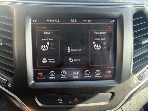 Used 2019 Jeep Cherokee Trailhawk w/ Cold Weather Group AWD/4WD image 18