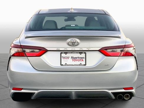 Used 2023 Toyota Camry SE image 4