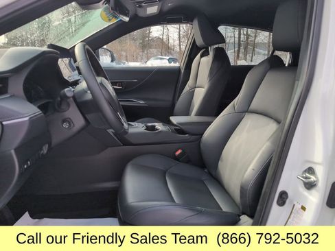 Used 2023 Toyota Venza Nightshade image 11