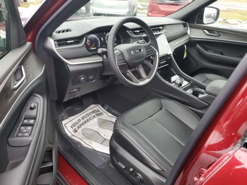 New 2025 Jeep Grand Cherokee Limited image 12