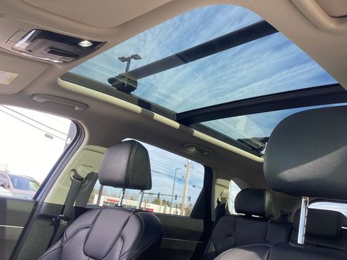 Certified 2023 Kia Sorento S w/ Panoramic Sunroof Package image 16