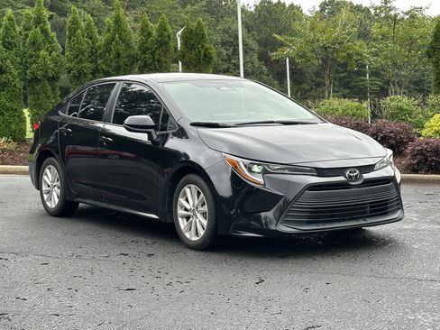 Used 2023 Toyota Corolla LE w/ LE Convenience Package FWD image 2
