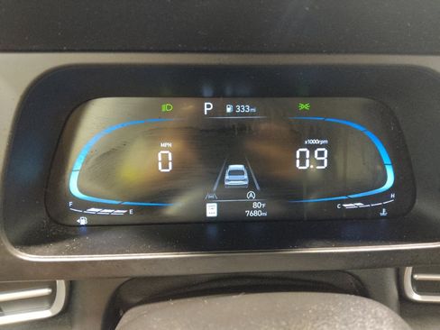 Used 2025 Hyundai Elantra SE FWD image 23