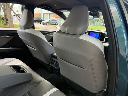 Used 2025 Toyota Camry SE FWD image 43