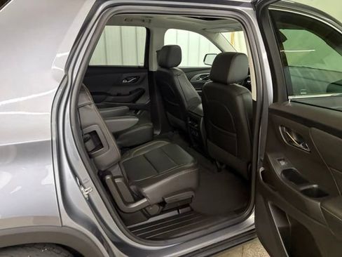 Used 2021 Chevrolet Traverse LT w/ LT Premium Package AWD/4WD image 23