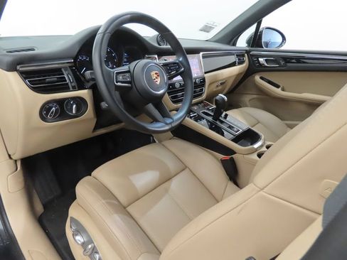 Certified 2026 Porsche Macan AWD/4WD image 4