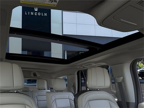 New 2026 Lincoln Navigator Reserve AWD/4WD image 22